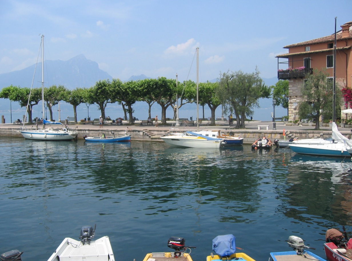 Hafen  von Torri del Benaco