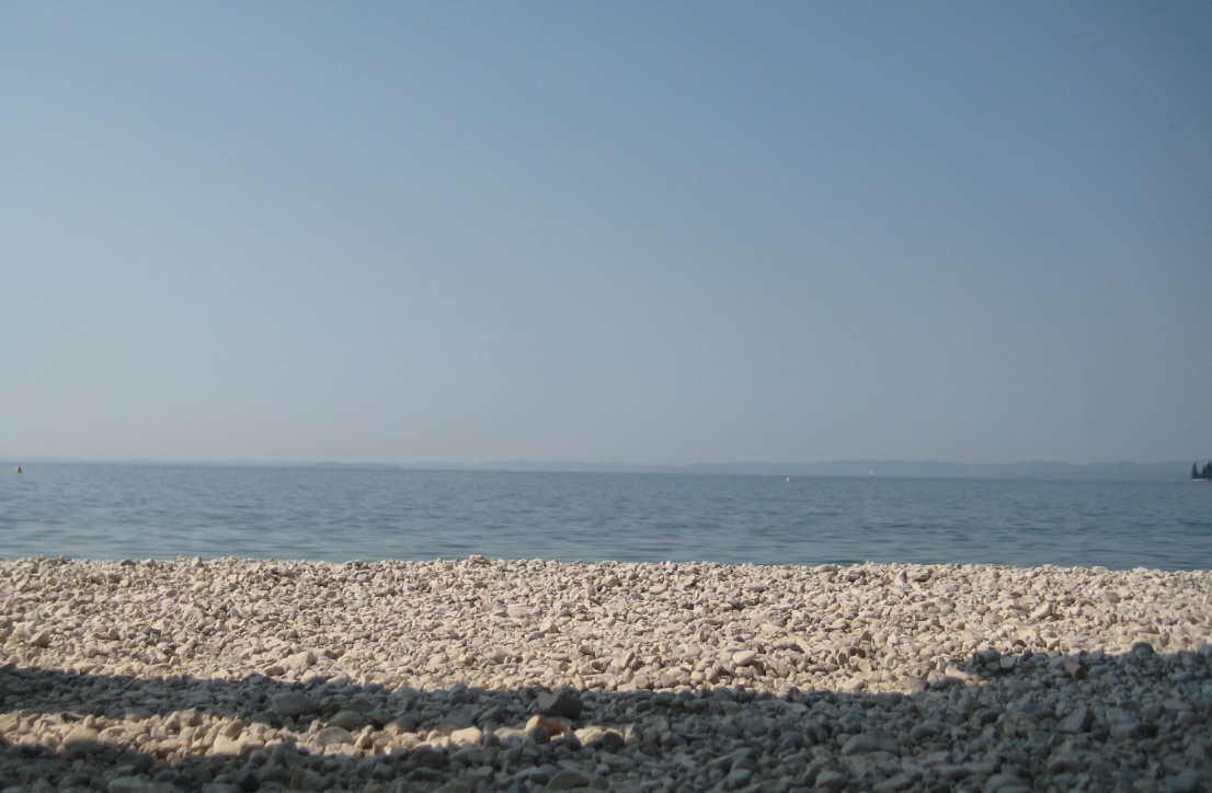 malerischer Strand am Gardasee