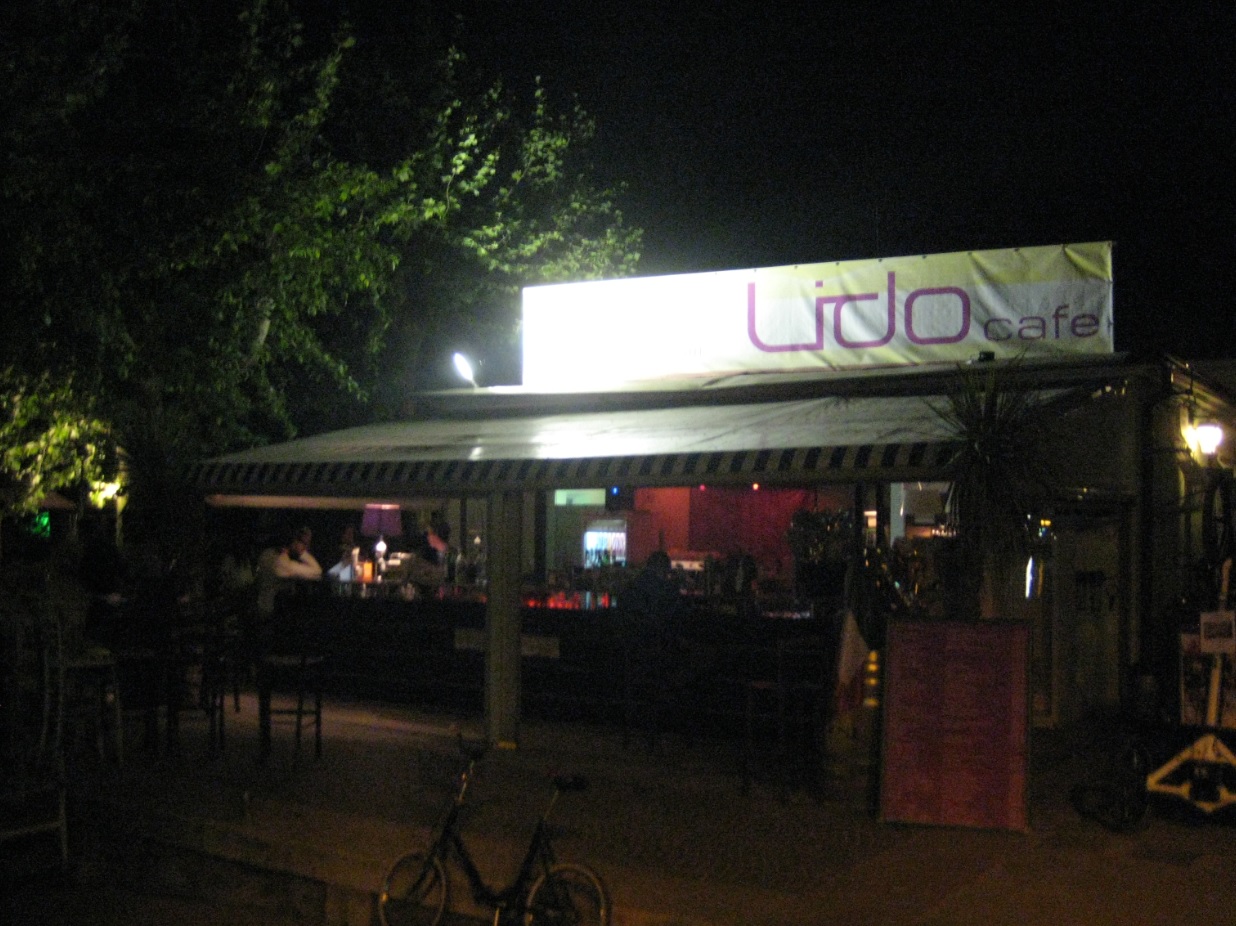 Strandbar Cafe Lido in Garda am Abend