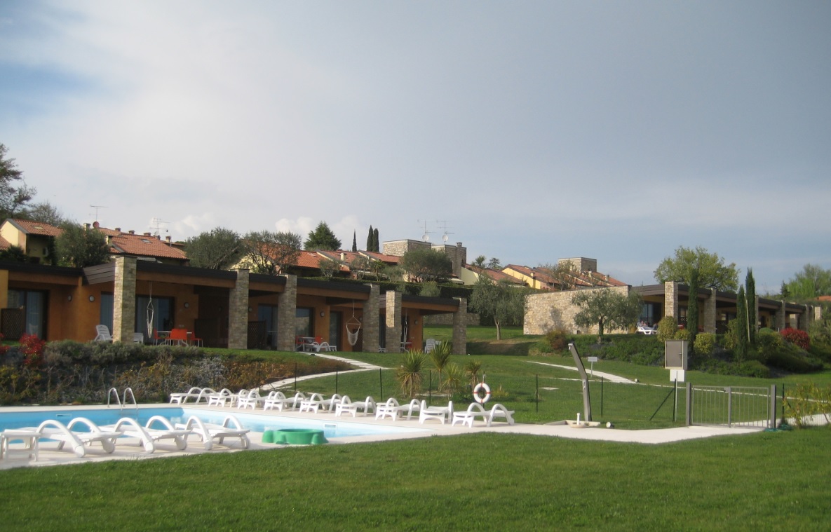 Gardasee Ferienanlage mit Pool