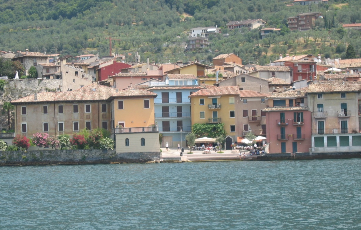 Seeufer am Lago di Garda in Italien