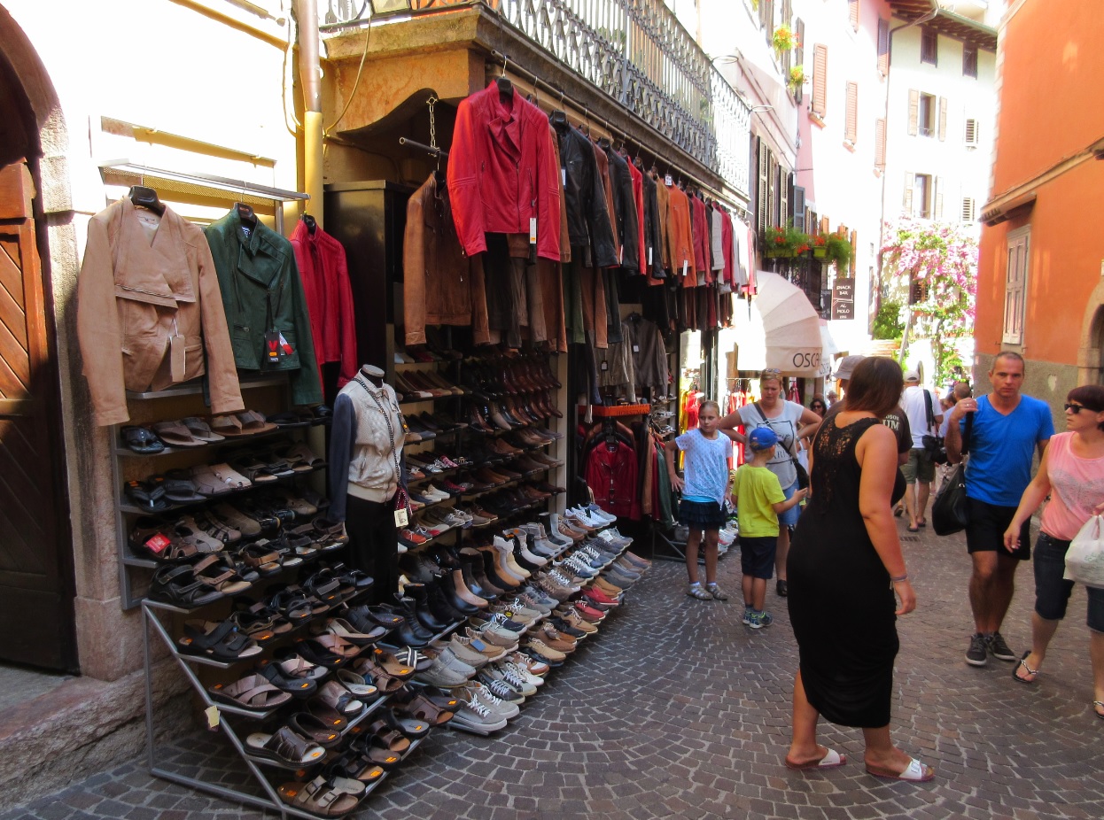 Shopping in Limone